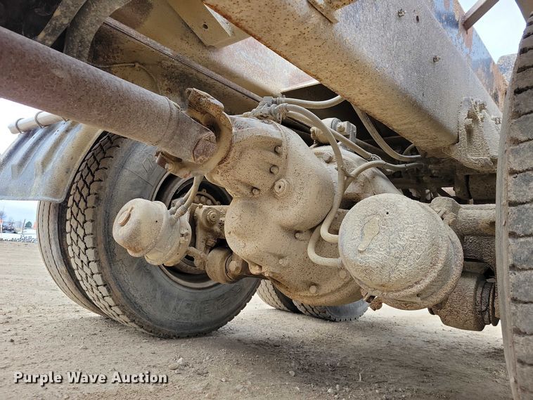 image for item NK9941 1996 International F-2674 hook lift truck