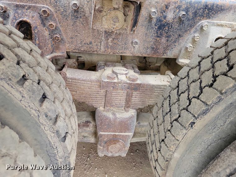 image for item NK9941 1996 International F-2674 hook lift truck