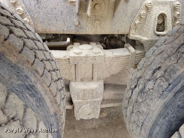 image for item NK9941 1996 International F-2674 hook lift truck