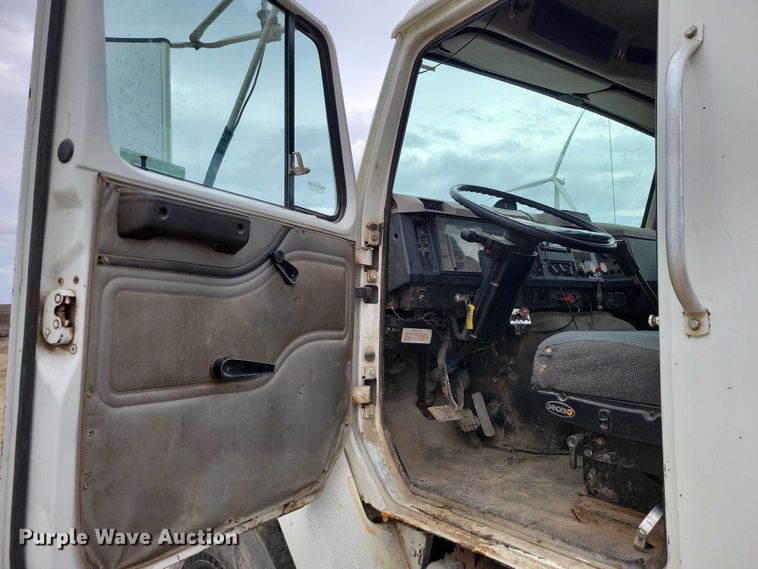 image for item NK9941 1996 International F-2674 hook lift truck