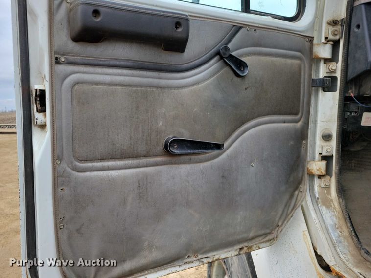 image for item NK9941 1996 International F-2674 hook lift truck