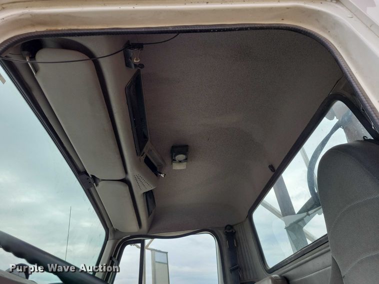 image for item NK9941 1996 International F-2674 hook lift truck