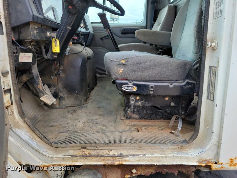 image for item NK9941 1996 International F-2674 hook lift truck