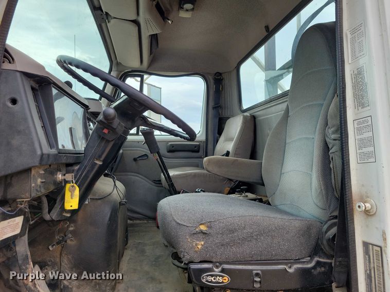 image for item NK9941 1996 International F-2674 hook lift truck