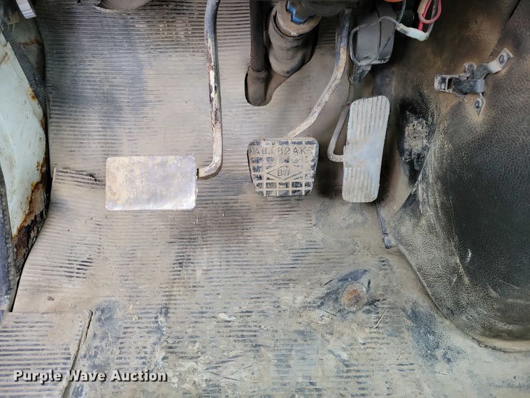 image for item NK9941 1996 International F-2674 hook lift truck