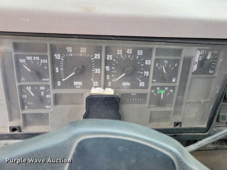 image for item NK9941 1996 International F-2674 hook lift truck