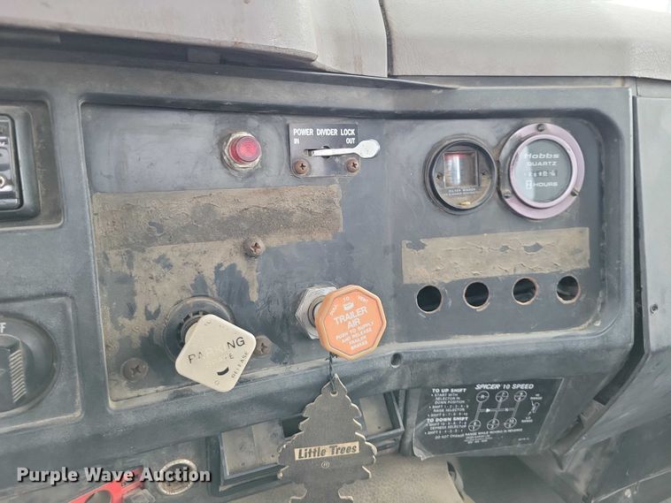 image for item NK9941 1996 International F-2674 hook lift truck