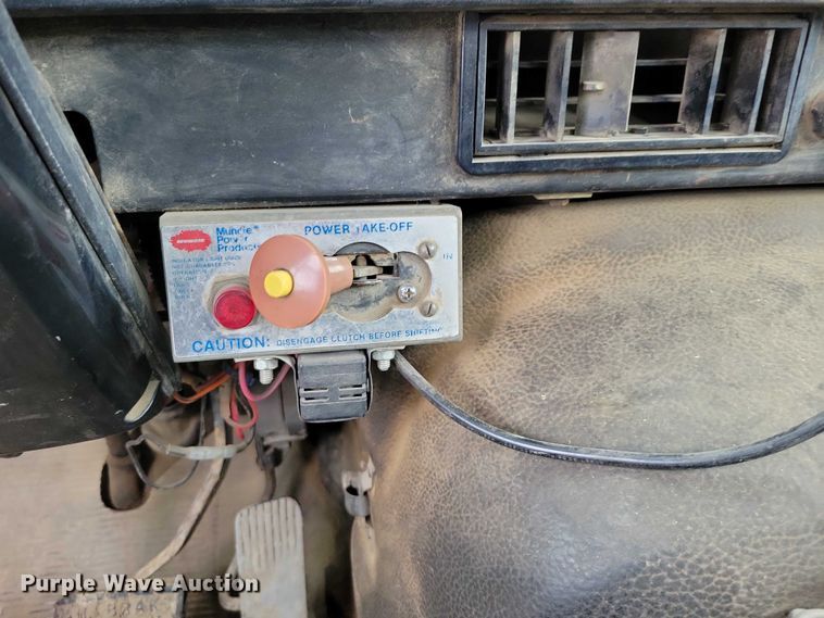 image for item NK9941 1996 International F-2674 hook lift truck