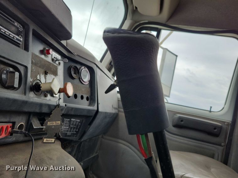 image for item NK9941 1996 International F-2674 hook lift truck