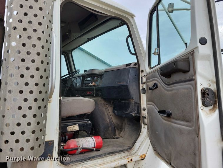 image for item NK9941 1996 International F-2674 hook lift truck