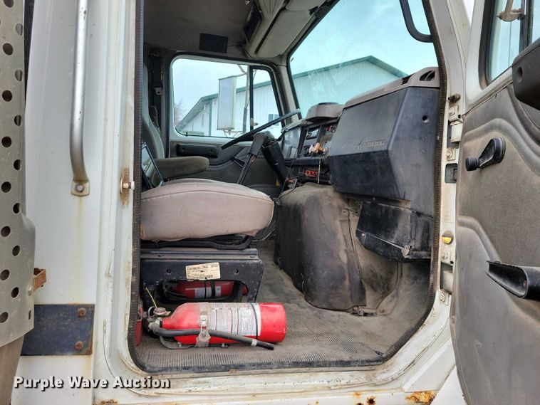 image for item NK9941 1996 International F-2674 hook lift truck