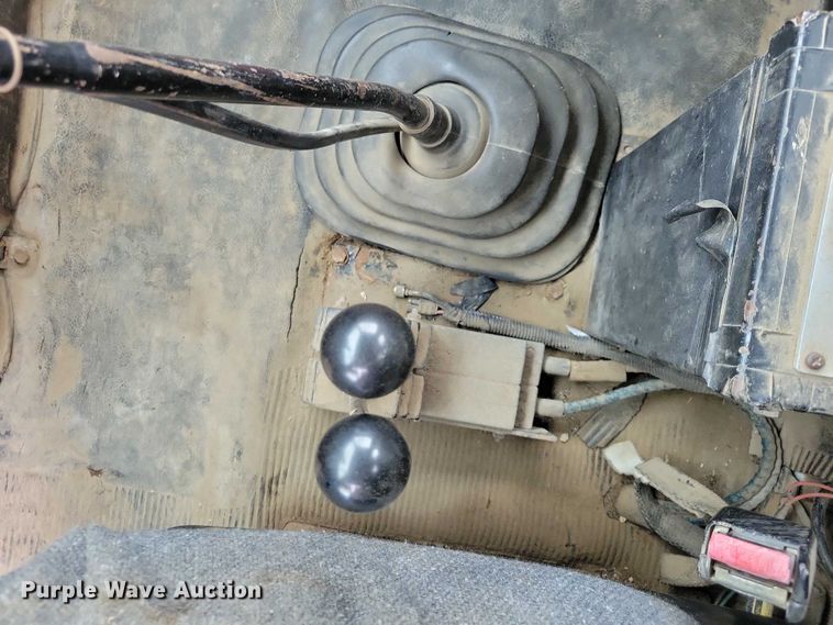 image for item NK9941 1996 International F-2674 hook lift truck