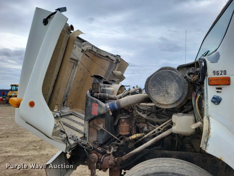 image for item NK9941 1996 International F-2674 hook lift truck