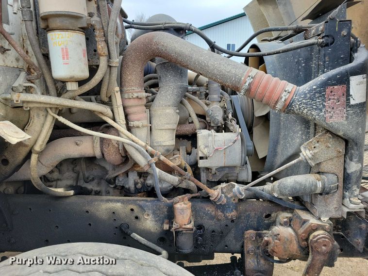 image for item NK9941 1996 International F-2674 hook lift truck