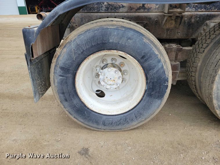 image for item NK9941 1996 International F-2674 hook lift truck