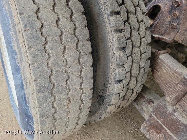 image for item NK9941 1996 International F-2674 hook lift truck