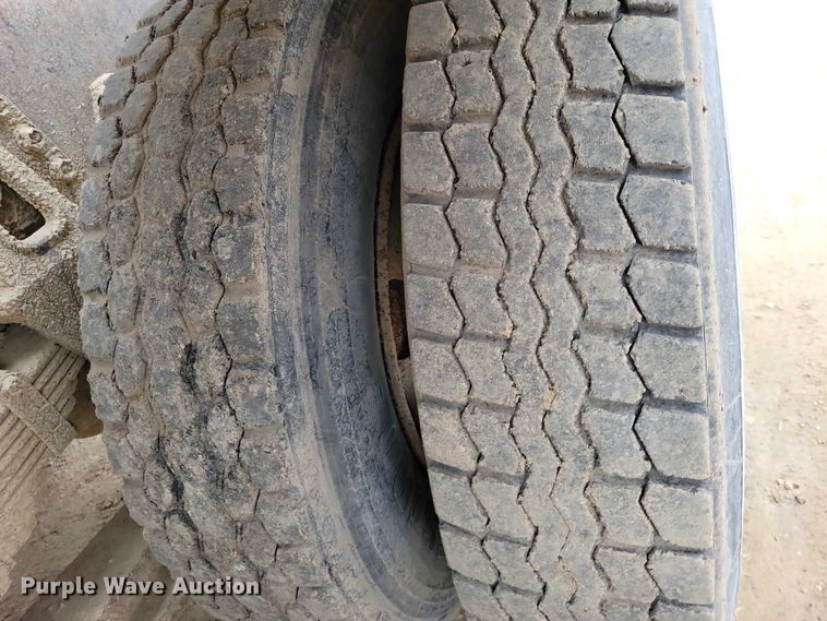 image for item NK9941 1996 International F-2674 hook lift truck