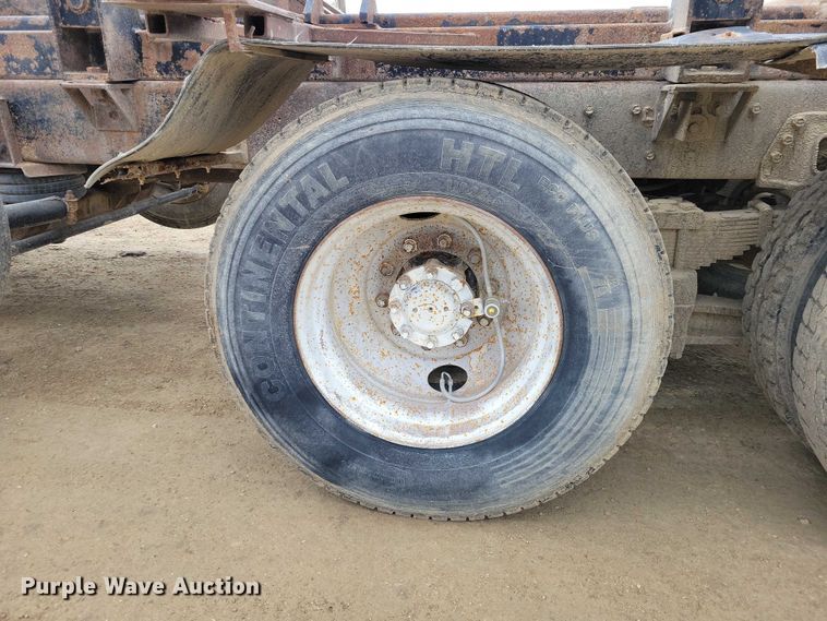 image for item NK9941 1996 International F-2674 hook lift truck