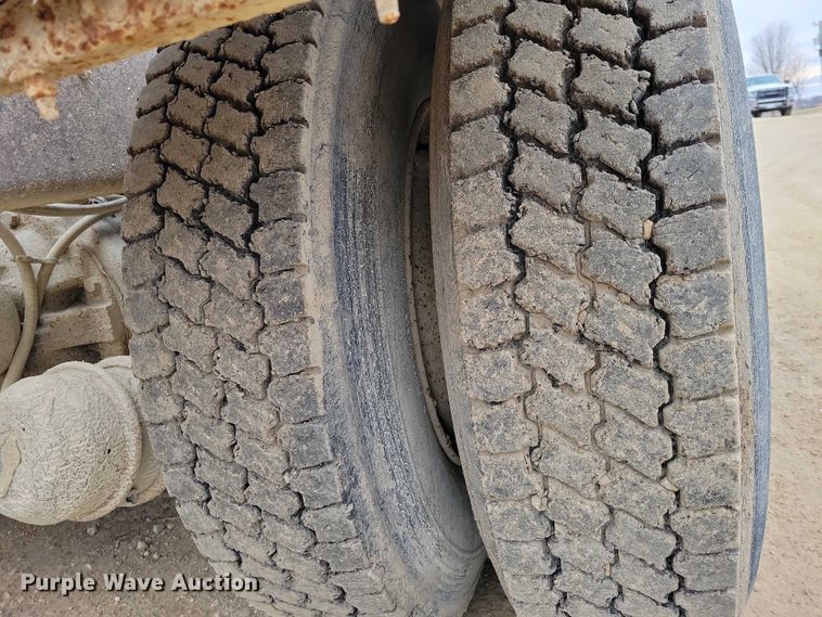 image for item NK9941 1996 International F-2674 hook lift truck