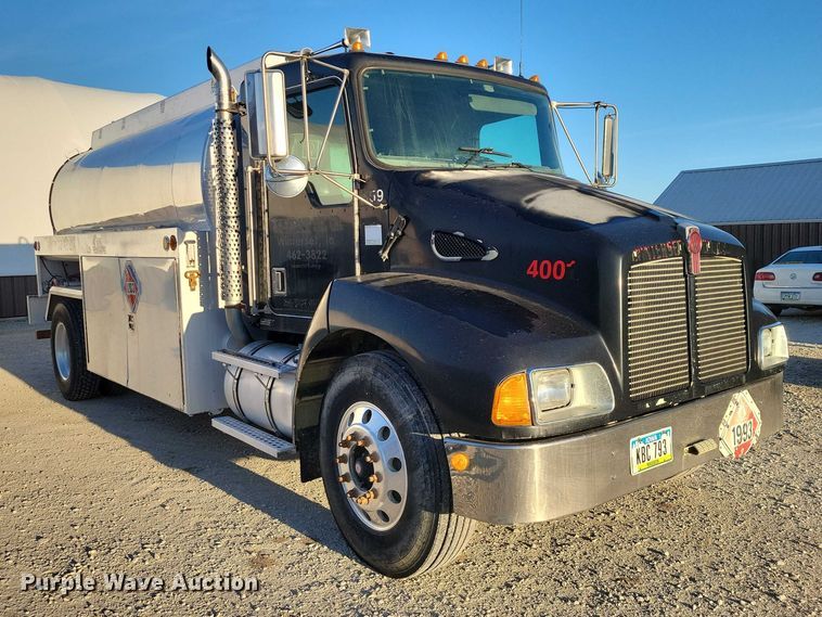 image for item NK9942 2001 Kenworth  T300 fuel truck