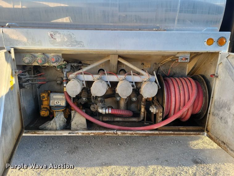 image for item NK9942 2001 Kenworth  T300 fuel truck