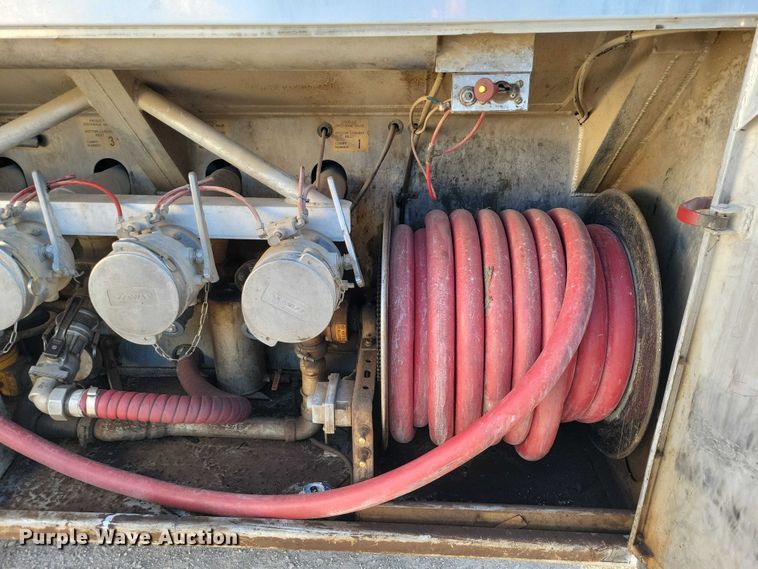 image for item NK9942 2001 Kenworth  T300 fuel truck