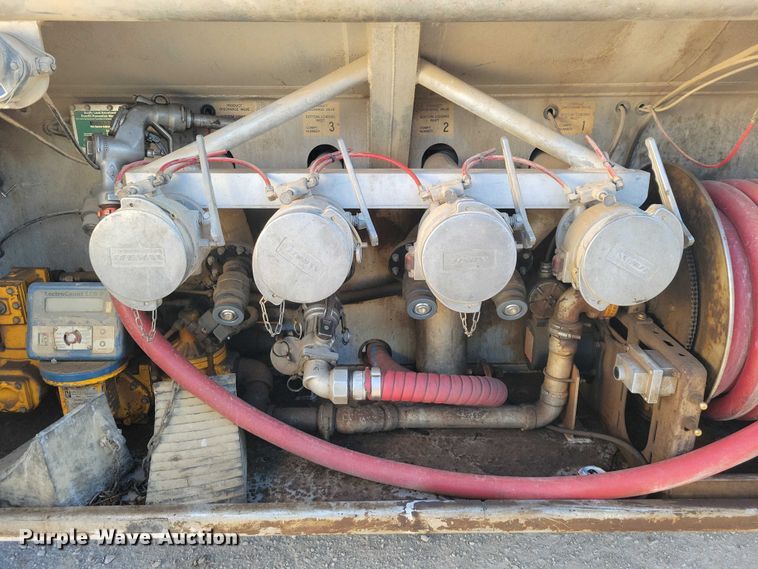 image for item NK9942 2001 Kenworth  T300 fuel truck