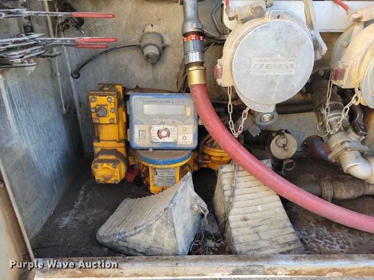 image for item NK9942 2001 Kenworth  T300 fuel truck