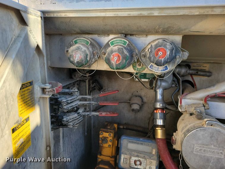 image for item NK9942 2001 Kenworth  T300 fuel truck
