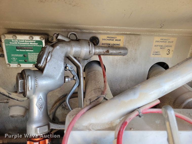 image for item NK9942 2001 Kenworth  T300 fuel truck