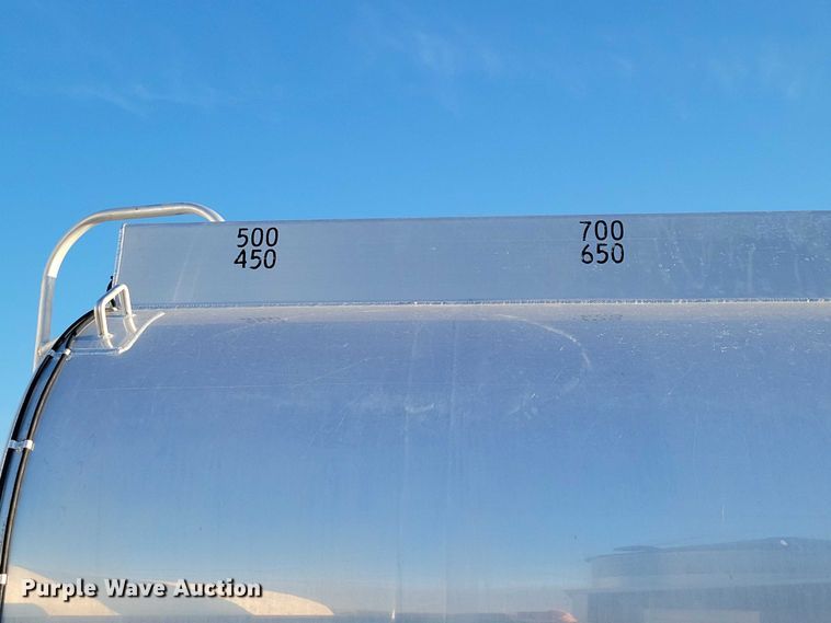 image for item NK9942 2001 Kenworth  T300 fuel truck