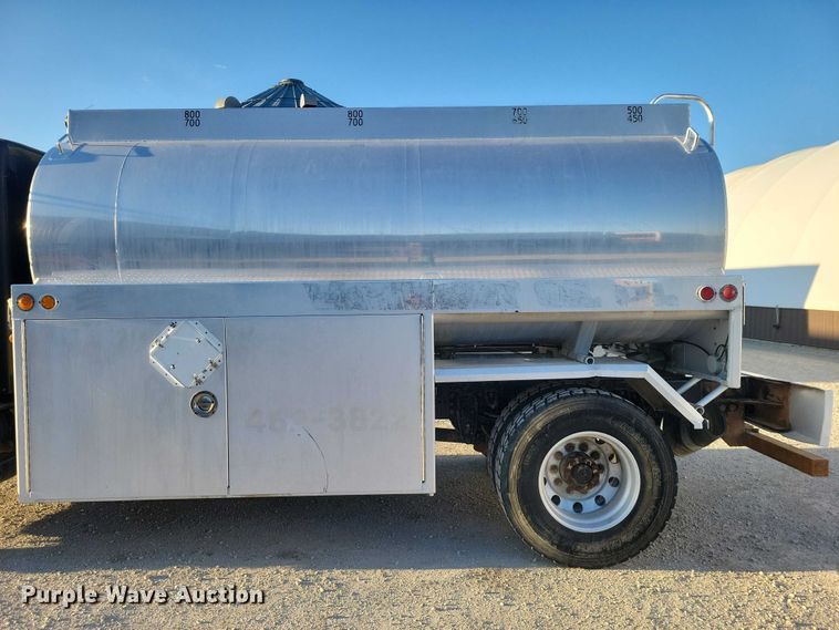 image for item NK9942 2001 Kenworth  T300 fuel truck