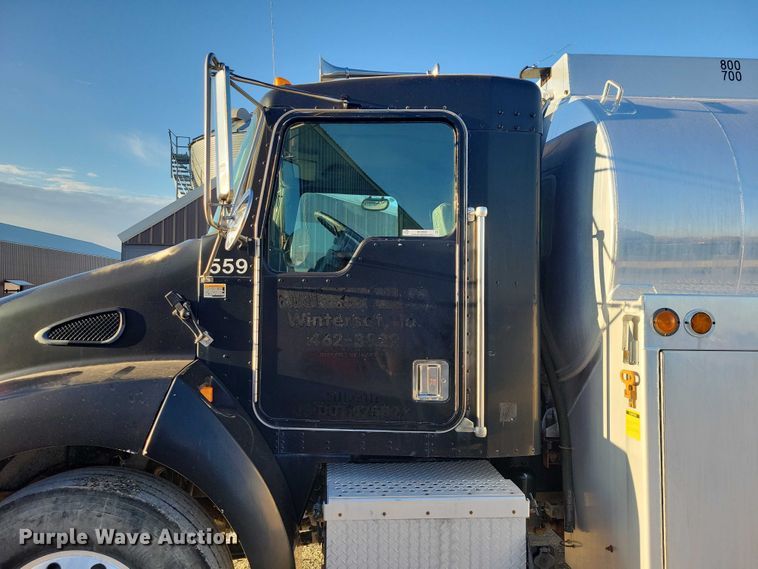 image for item NK9942 2001 Kenworth  T300 fuel truck