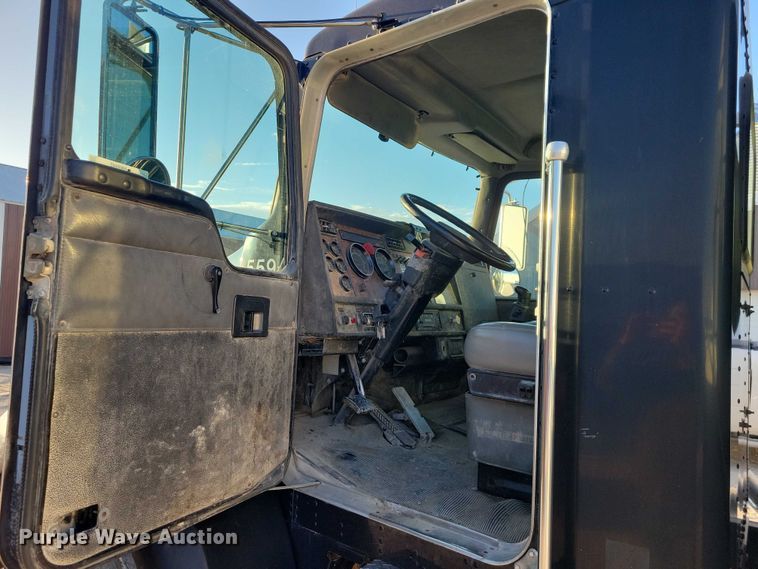 image for item NK9942 2001 Kenworth  T300 fuel truck