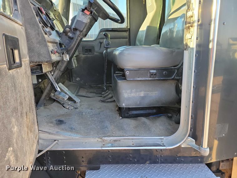image for item NK9942 2001 Kenworth  T300 fuel truck