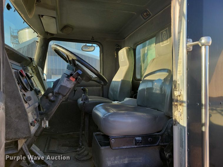 image for item NK9942 2001 Kenworth  T300 fuel truck