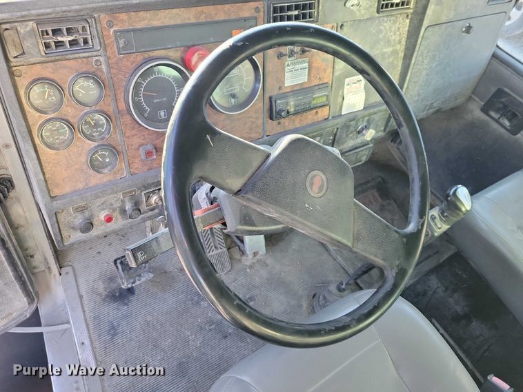 image for item NK9942 2001 Kenworth  T300 fuel truck
