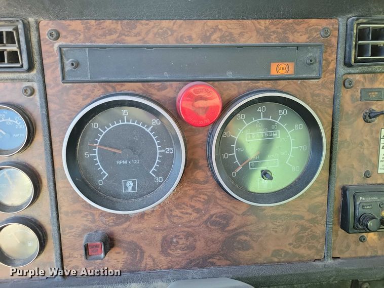 image for item NK9942 2001 Kenworth  T300 fuel truck