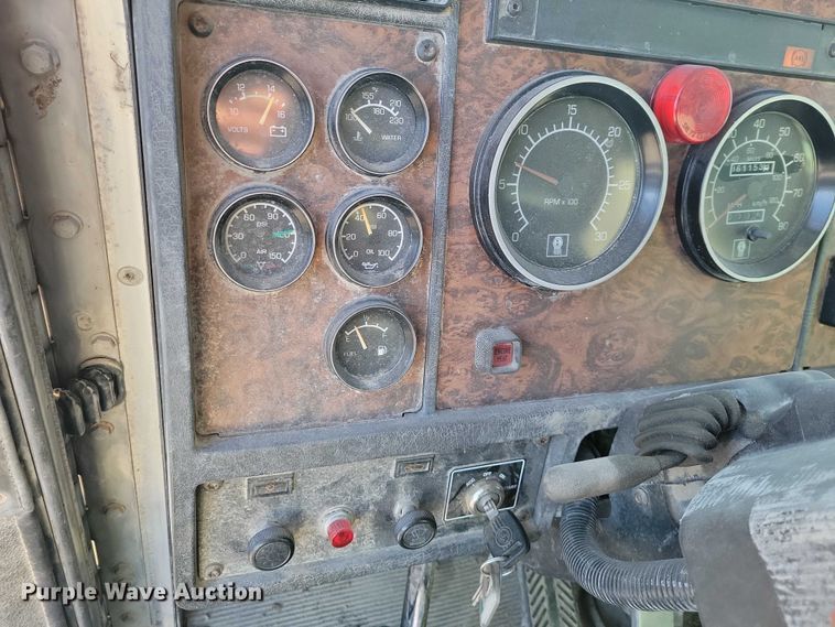 image for item NK9942 2001 Kenworth  T300 fuel truck