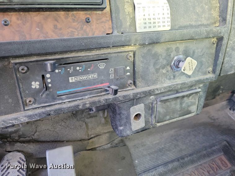 image for item NK9942 2001 Kenworth  T300 fuel truck