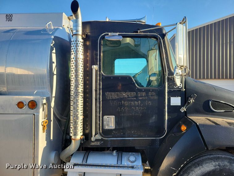 image for item NK9942 2001 Kenworth  T300 fuel truck
