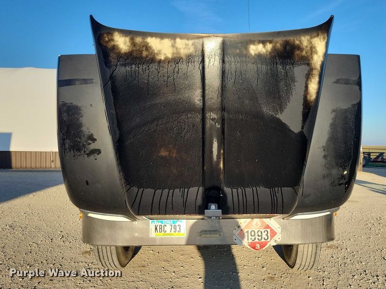 image for item NK9942 2001 Kenworth  T300 fuel truck