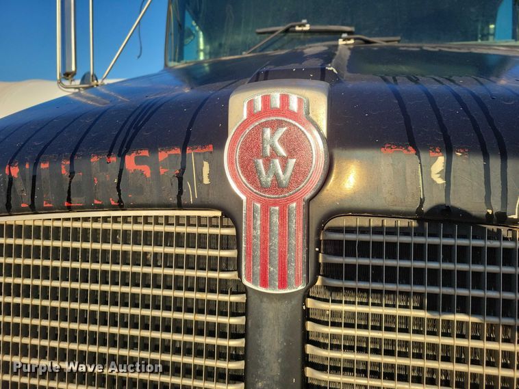 image for item NK9942 2001 Kenworth  T300 fuel truck