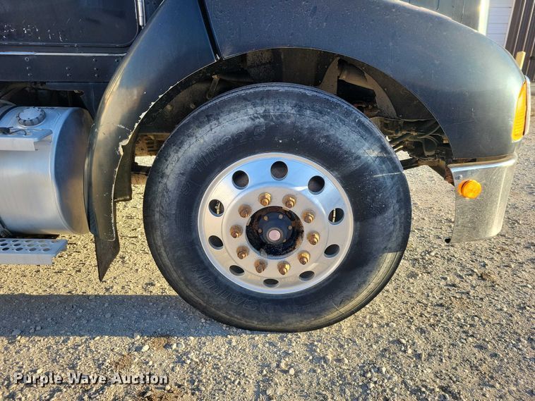 image for item NK9942 2001 Kenworth  T300 fuel truck