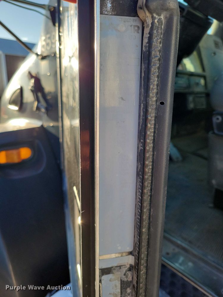 image for item NK9942 2001 Kenworth  T300 fuel truck