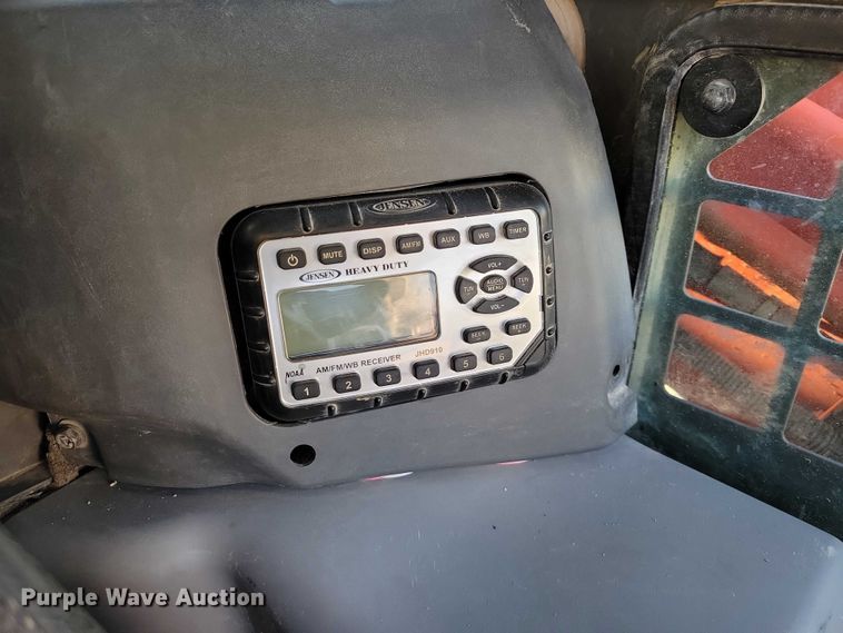 image for item NK9943 2019 Kubota SVL 95-2S tracked skid steer loader