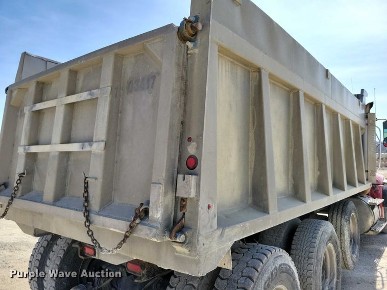 image for item NK9948 1998 International 9200 dump truck