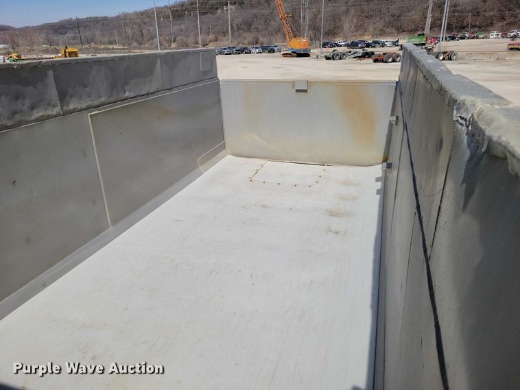 image for item NK9948 1998 International 9200 dump truck