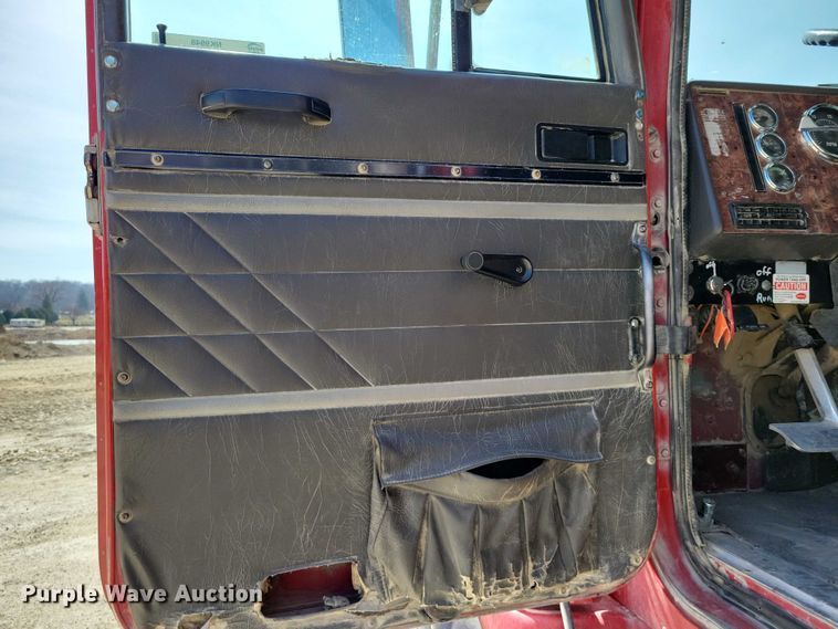 image for item NK9948 1998 International 9200 dump truck