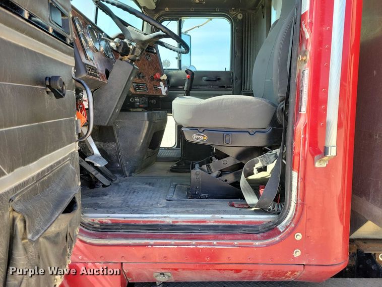 image for item NK9948 1998 International 9200 dump truck